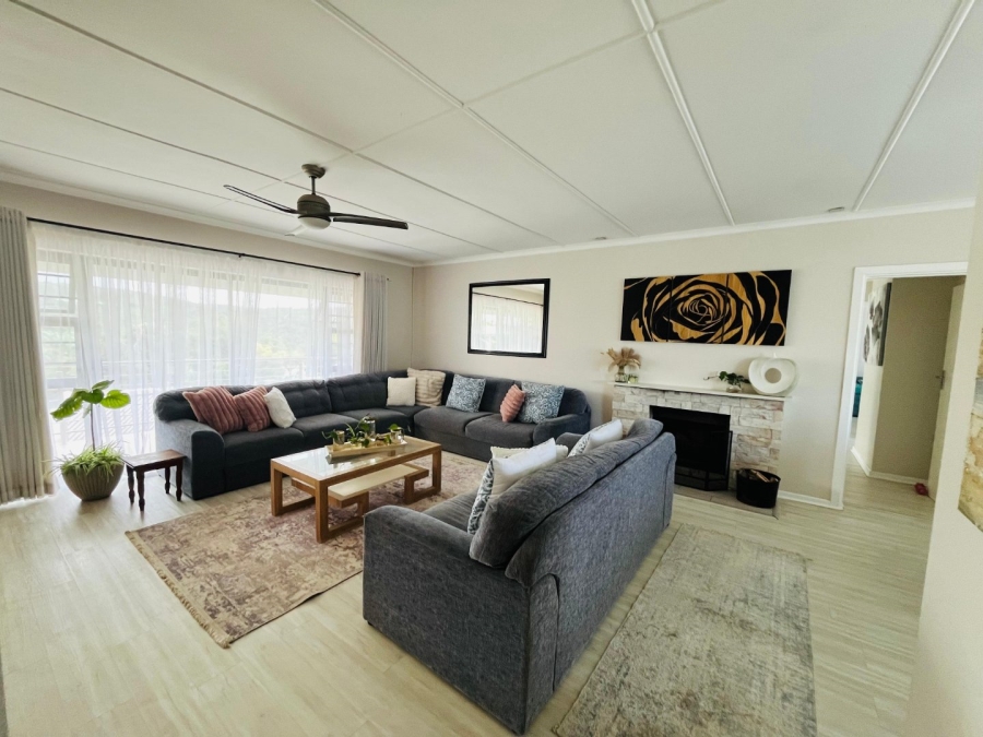 6 Bedroom Property for Sale in Gonubie Eastern Cape